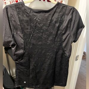 Lululemon athletic tee size medium